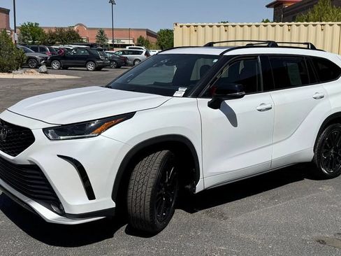 Used 2023 Toyota Highlander XSE AWD/4WD image 4