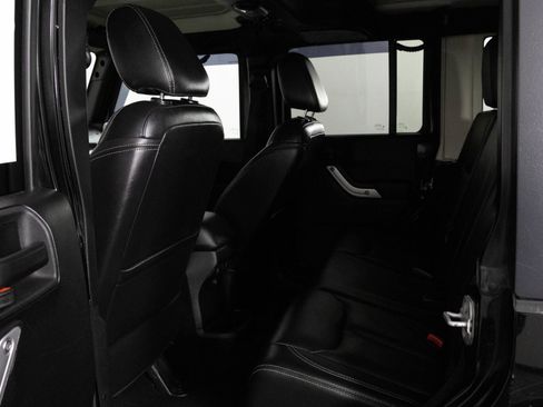 Used 2015 Jeep Wrangler Unlimited Sahara w/ Connectivity Group image 31