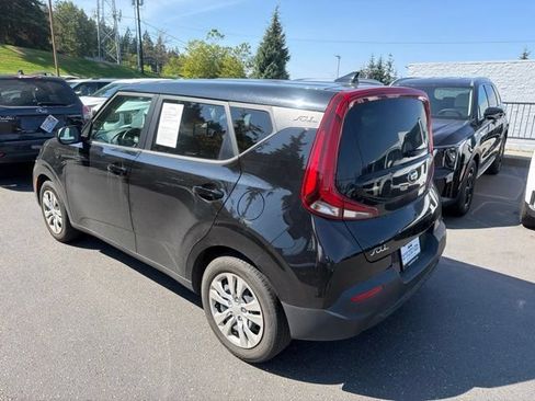 Used 2021 Kia Soul LX FWD image 2