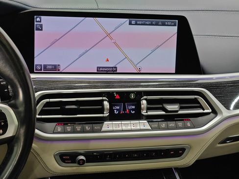 Used 2022 BMW X7 xDrive40i w/ M Sport Package AWD/4WD image 7