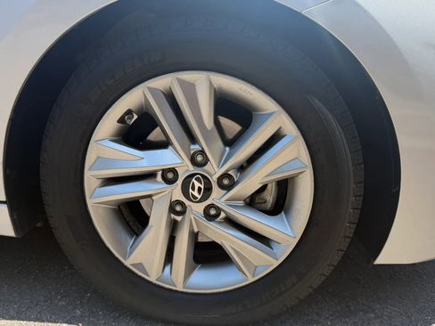 Used 2019 Hyundai Elantra Value Edition FWD image 9
