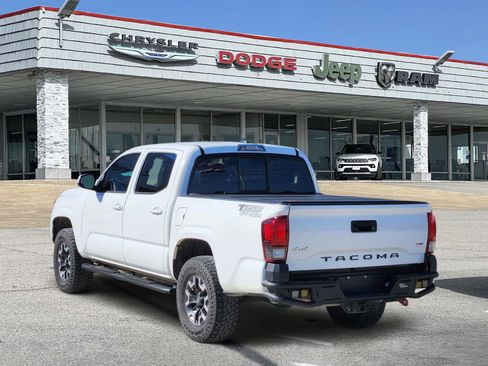 Used 2022 Toyota Tacoma SR image 4