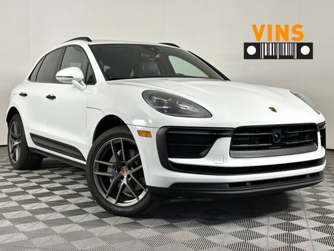 Used 2022 Porsche Macan AWD/4WD image 1
