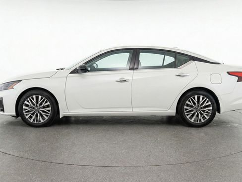 Used 2025 Nissan Altima 2.5 SV image 5