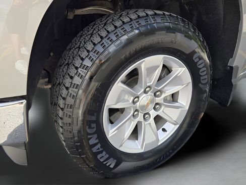 Used 2025 Chevrolet Silverado 1500 LT RWD image 29