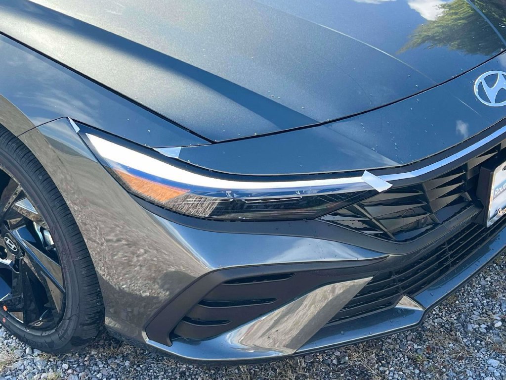 New 2026 Hyundai Elantra SEL Sport FWD image 7