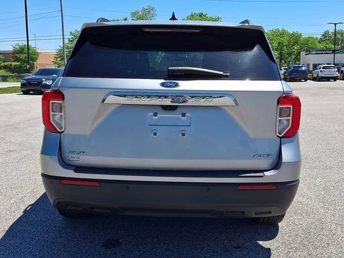 Used 2023 Ford Explorer XLT AWD/4WD image 8