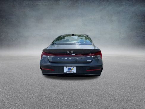 Used 2025 Hyundai Elantra Blue image 20