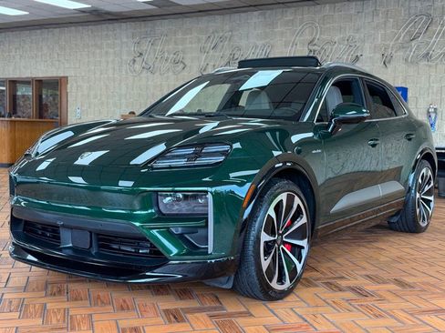 Used 2024 Porsche Macan Turbo Electric AWD/4WD image 4