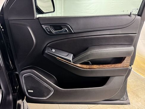 Used 2019 Chevrolet Suburban LT image 16