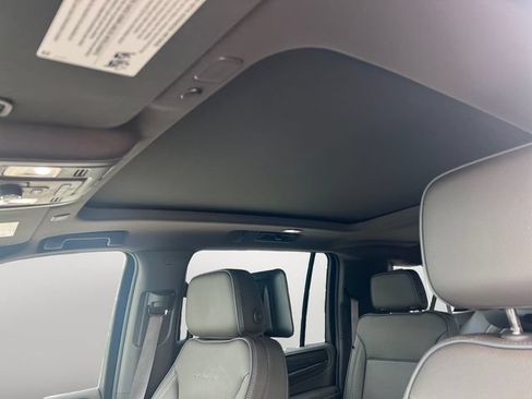 Used 2023 GMC Yukon XL Denali w/ Denali Reserve Package AWD/4WD image 12
