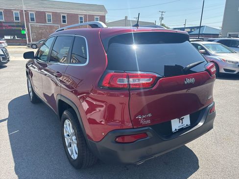Used 2016 Jeep Cherokee Latitude w/ Cold Weather Group AWD/4WD image 3