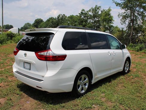Used 2015 Toyota Sienna LE FWD image 6
