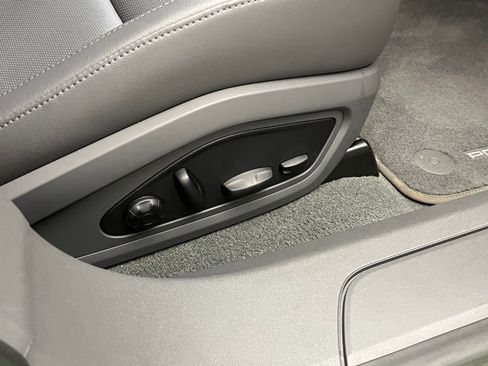 Used 2022 Porsche Taycan image 35