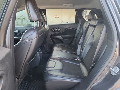 Used 2019 Jeep Cherokee Latitude Plus w/ Comfort/Convenience Group AWD/4WD image 24