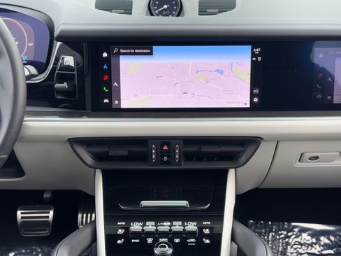 Used 2024 Porsche Cayenne Turbo image 33