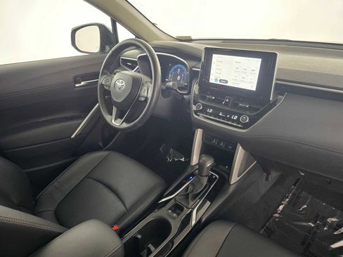 Used 2024 Toyota Corolla Cross XLE w/ Convenience Package image 11