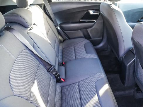 Used 2022 Kia Niro LXS image 15