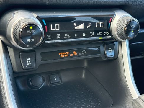 Used 2022 Toyota RAV4 XLE w/ Convenience Package FWD image 22