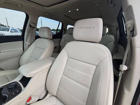 Used 2023 GMC Acadia Denali w/ Denali Ultimate Package FWD image 26