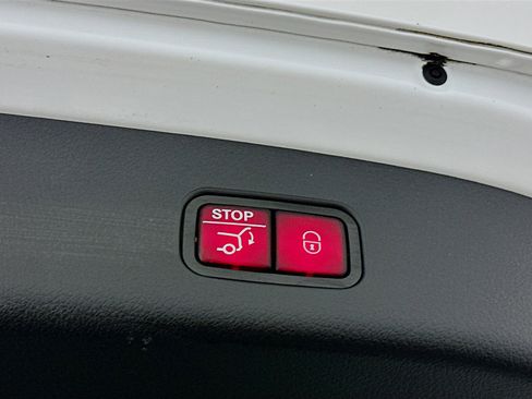 Used 2025 Mercedes-Benz GLC 43 AMG 4MATIC image 32