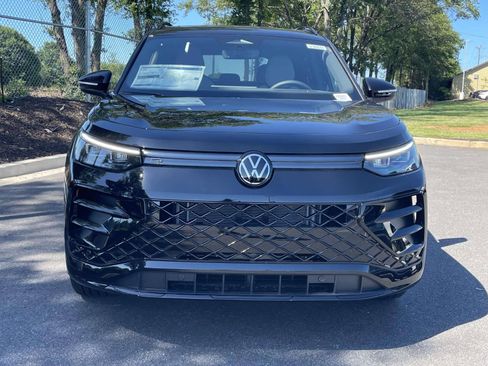 New 2026 Volkswagen Tiguan SE R-Line FWD image 2