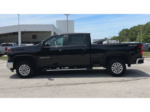 Used 2025 Chevrolet Silverado 2500 LT w/ Convenience Package AWD/4WD image 6