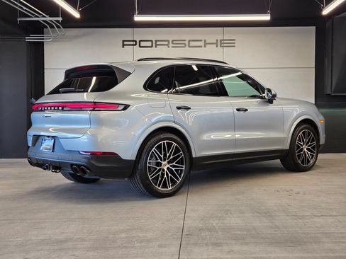 Certified 2024 Porsche Cayenne AWD/4WD image 6
