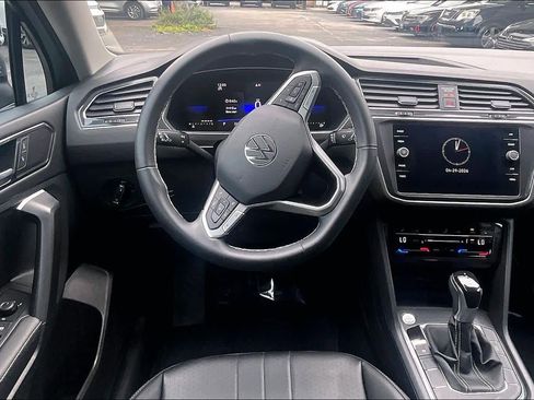 Certified 2023 Volkswagen Tiguan SE FWD image 6