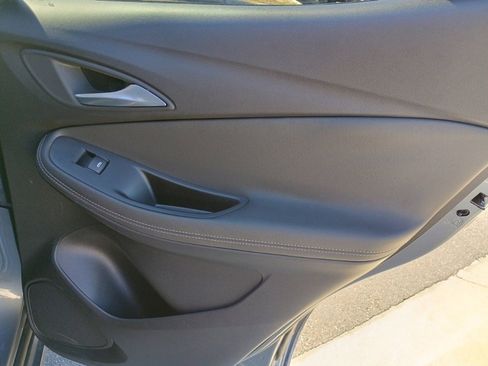 Used 2020 Buick Encore GX Essence w/ Experience Buick Package image 19