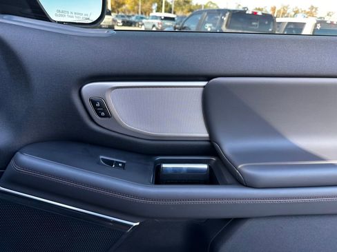 New 2025 Ford Expedition Active image 37