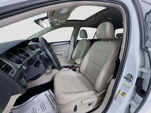 Used 2015 Volkswagen Golf TDI SE image 22