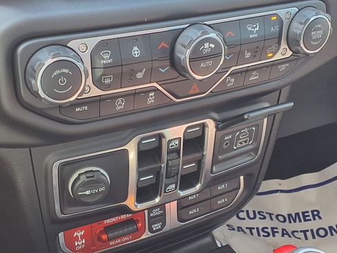 Used 2021 Jeep Gladiator Rubicon AWD/4WD image 10