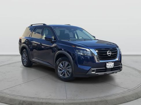 Certified 2025 Nissan Pathfinder SV FWD image 1