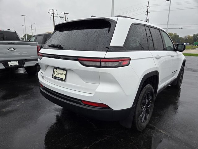 Used 2025 Jeep Grand Cherokee 4WD image 5