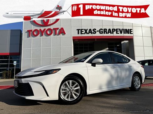 Used 2025 Toyota Camry LE image 1