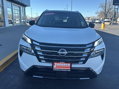 Used 2024 Nissan Rogue Platinum image 8