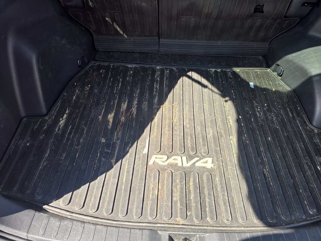 Used 2024 Toyota RAV4 LE AWD/4WD image 10