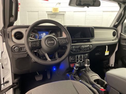 New 2025 Jeep Gladiator Willys image 8