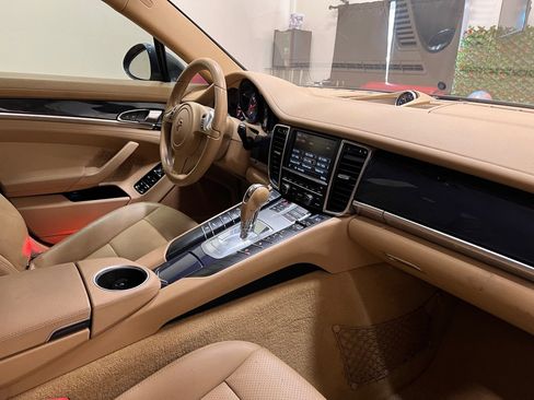 Used 2014 Porsche Panamera 4 image 18