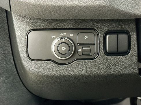 Used 2025 Mercedes-Benz Sprinter 2500 image 11