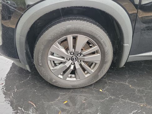 Certified 2024 Nissan Pathfinder SV FWD image 4
