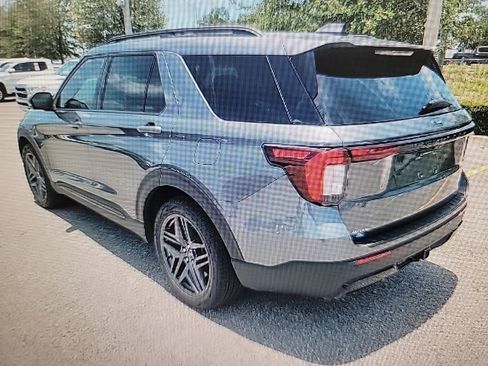 Used 2025 Ford Explorer ST-Line w/ Premium Package RWD image 4