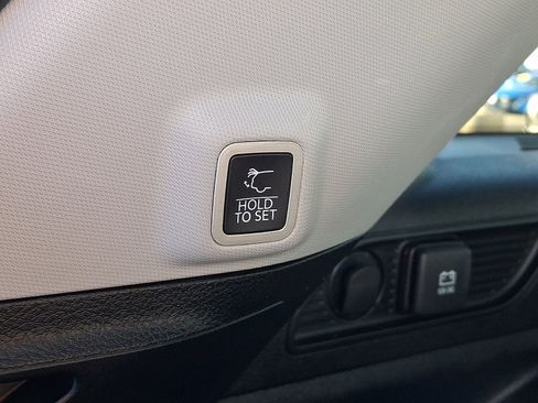 Used 2022 Jeep Grand Cherokee Limited image 29