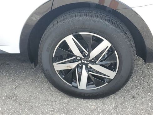 Certified 2023 Kia Sorento EX FWD image 5