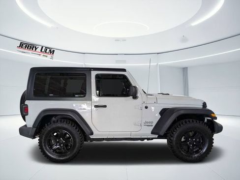 Used 2020 Jeep Wrangler Sport AWD/4WD image 2