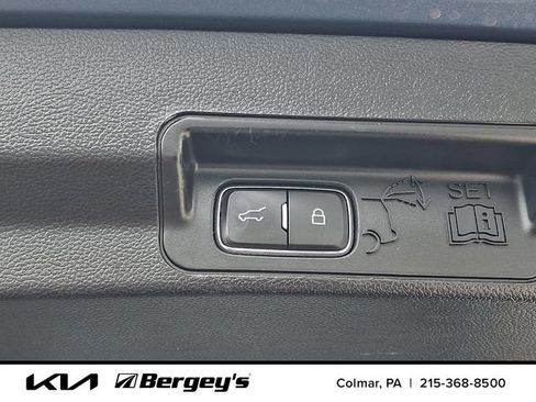 Used 2020 Ford Explorer XLT w/ Equipment Group 202A AWD/4WD image 32