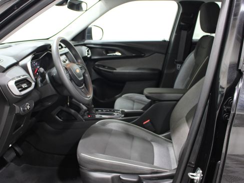 Used 2023 Chevrolet TrailBlazer LS FWD image 3