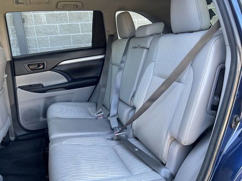 Used 2015 Toyota Highlander Plus AWD/4WD image 30