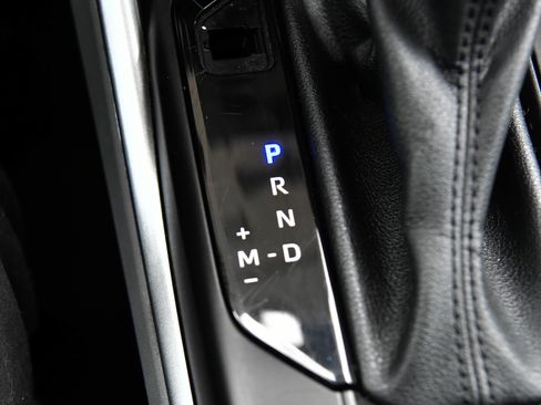 Used 2022 Toyota Highlander LE AWD/4WD image 25